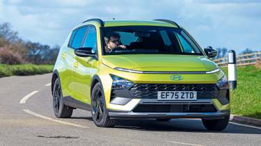 Hyundai Bayon вид спереди три четверти